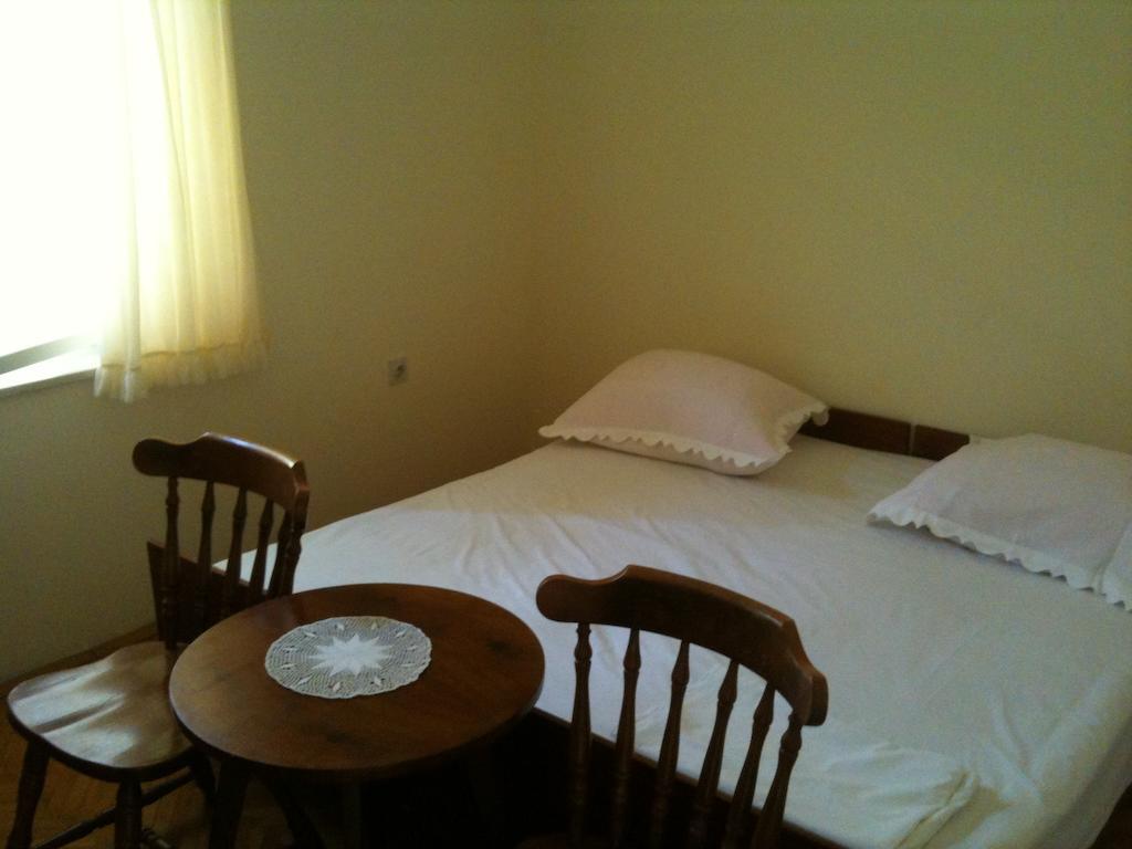 Hostel Guesthouse Mira Omiš Quarto foto